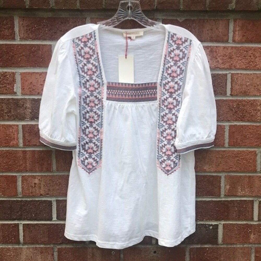 Solitaire Embroidered Top sz M NWT